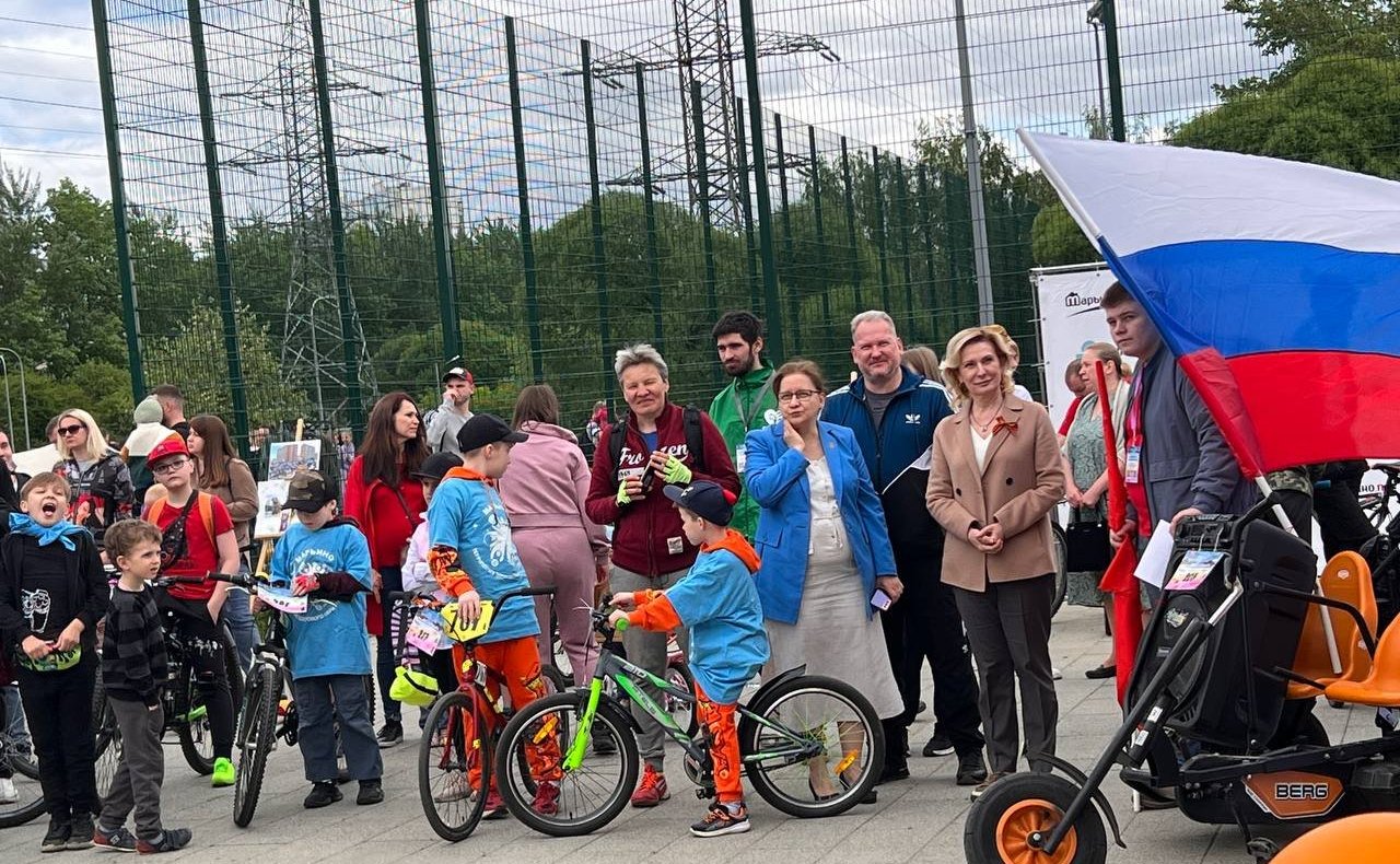 Инна Святенко приняла участие в юбилейном 10-м велопараде, посвященном Дню Победы