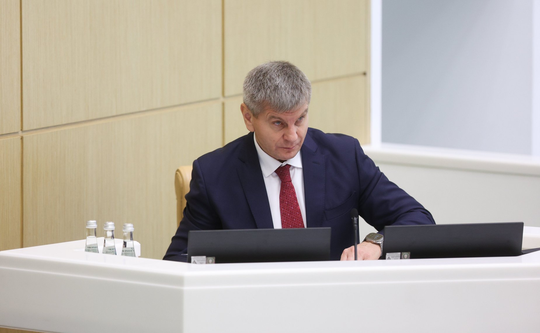 Геннадий Голов