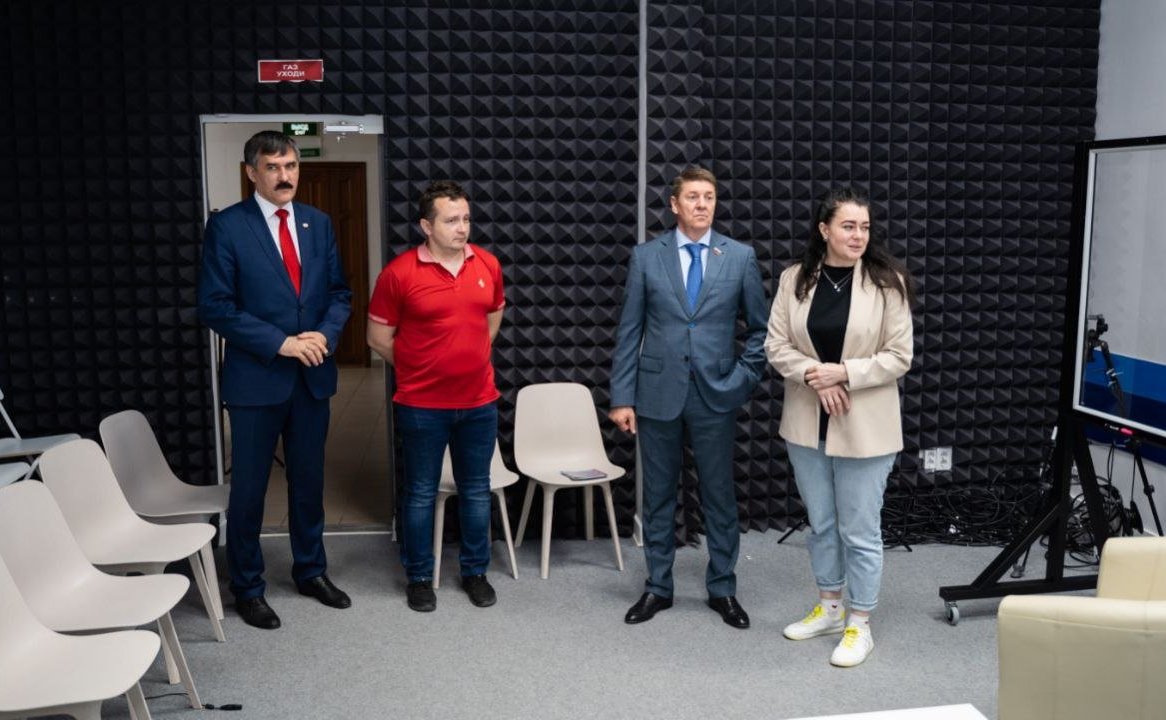 Андрей Шевченко посетил праздничные мероприятия в Оренбурге, провел встречу со студентами и приём граждан