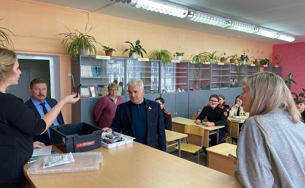 Сергей Мартынов осмотрел в Республике Марий Эл поселковую школу, обновленную в рамках национального проекта «Образование»