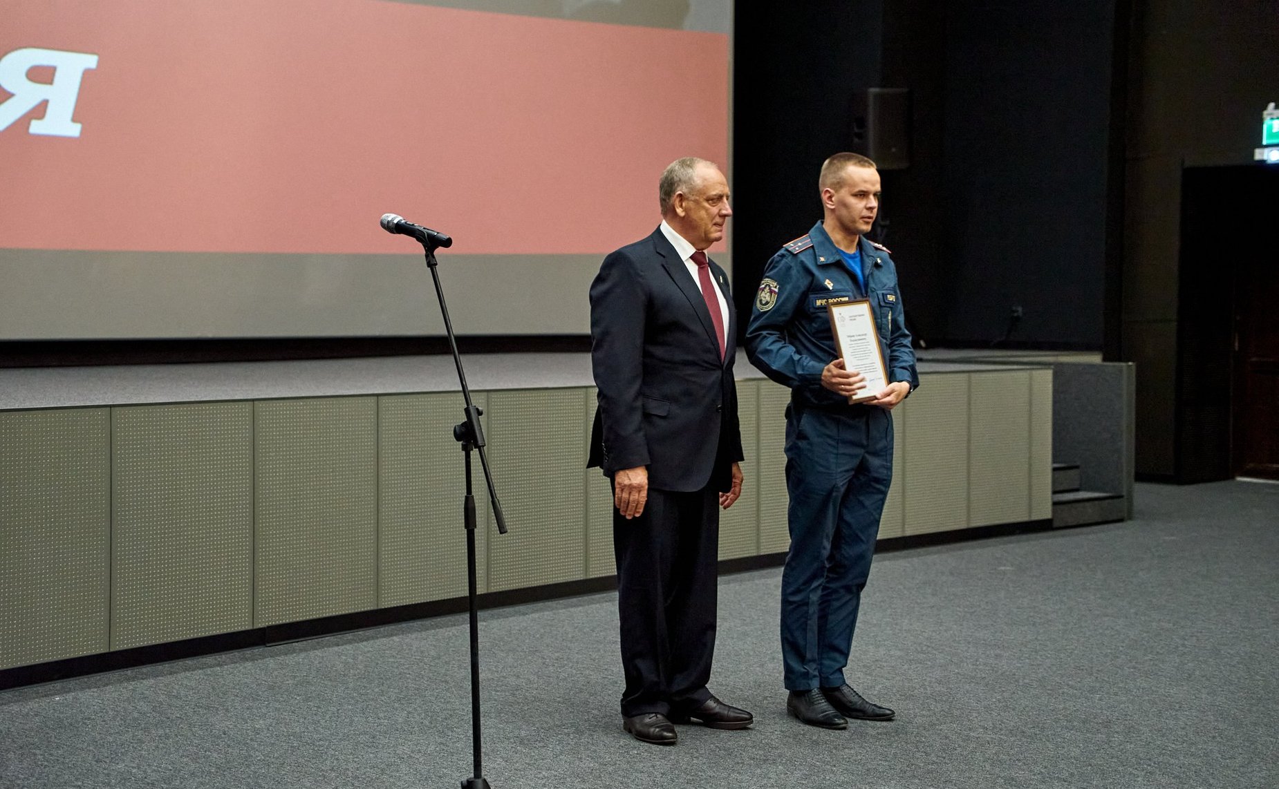 Сергей Митин принял участие в торжественном мероприятии, посвященном Дню пожарной охраны России в Великом Новгороде