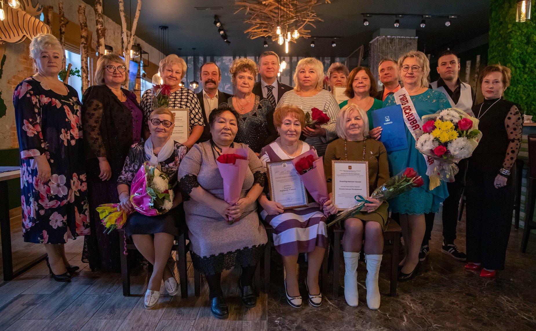 Денис Гусев в ходе работы в регионе принял участие в торжестве по случаю юбилея создания клуба общения пенсионеров «Миряночка»