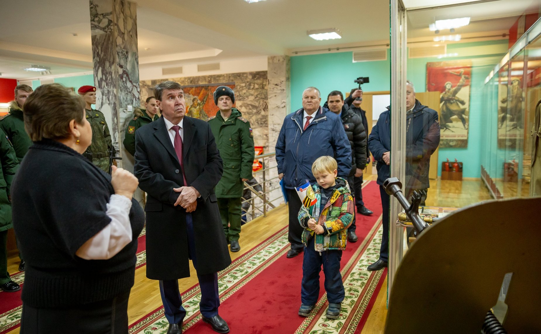 Встреча воинов гвардейского самоходного артиллерийского Симферопольского Краснознамённого орденов Суворова, Кутузова и Александра Невского полка с делегацией крымских шефов