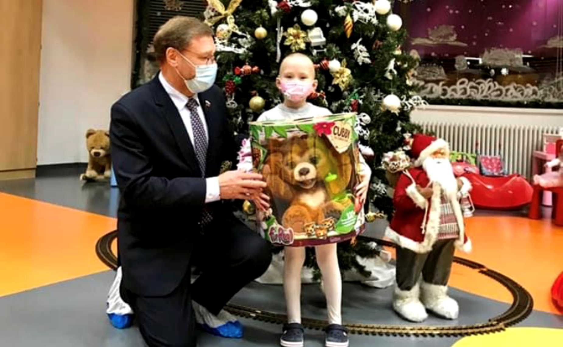 В канун Нового года Константин Косачев исполнил обещание и встретился с девочкой Машей в Йошкар-Оле