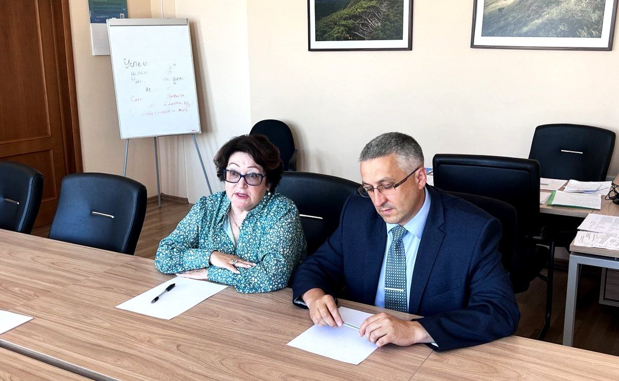 Председатель Комитета СФ по аграрно-продовольственной политике и природопользованию Александр Двойных и член Комитета СФ Татьяна Гигель провели встречу с министром сельского хозяйства Приморского края Андреем Бронцем