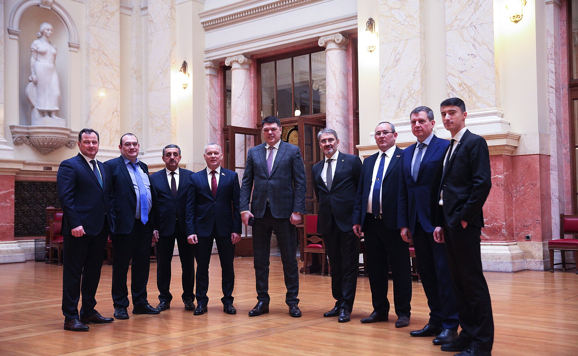 Сенаторы РФ приняли участие в наблюдении за парламентскими выборами в Сербии