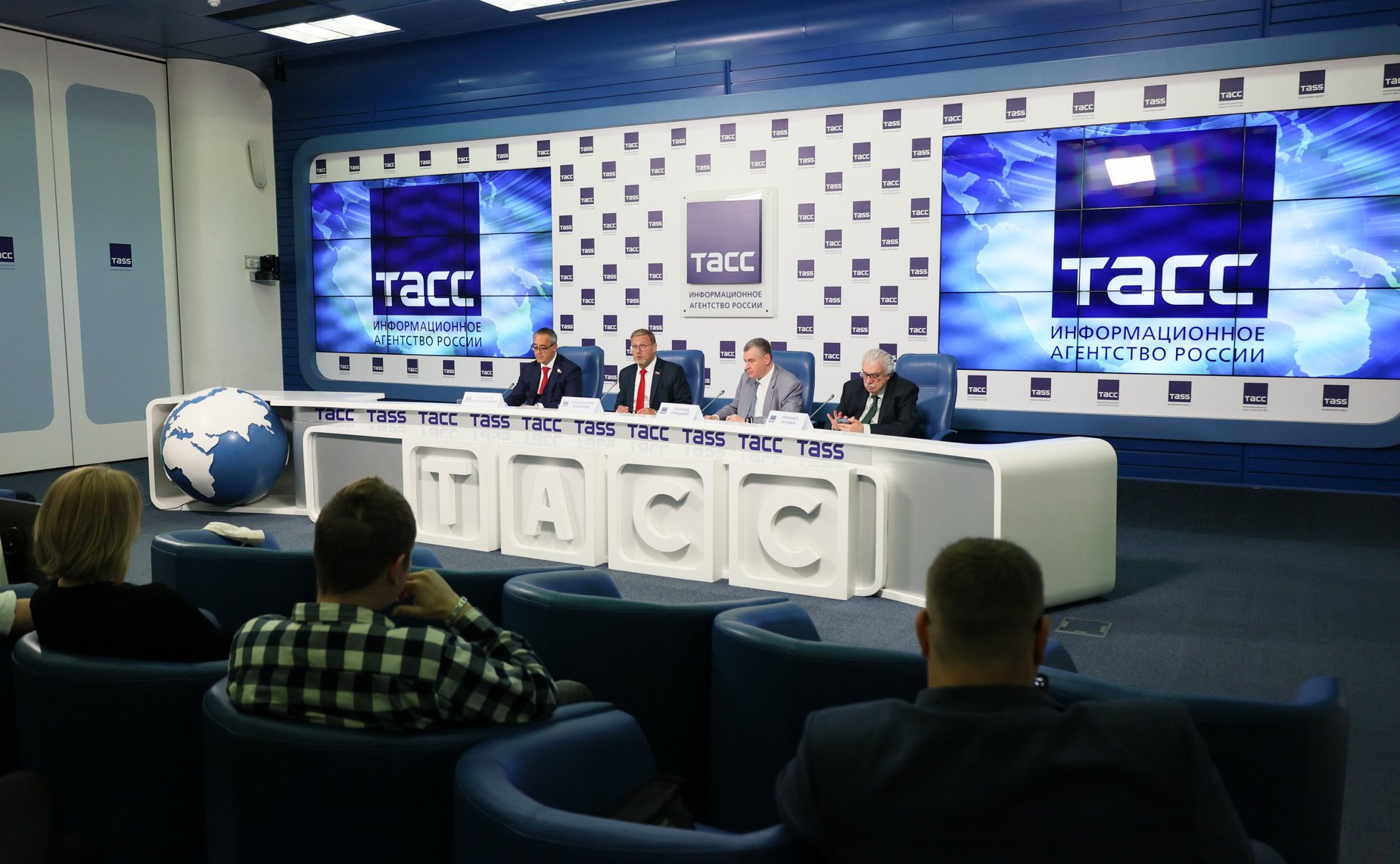 Константин Косачев выступил на круглом столе «Война и мир в XXI веке. Парламентская миротворческая деятельность в контексте трансформации системы международных отношений» (фото ТАСС)