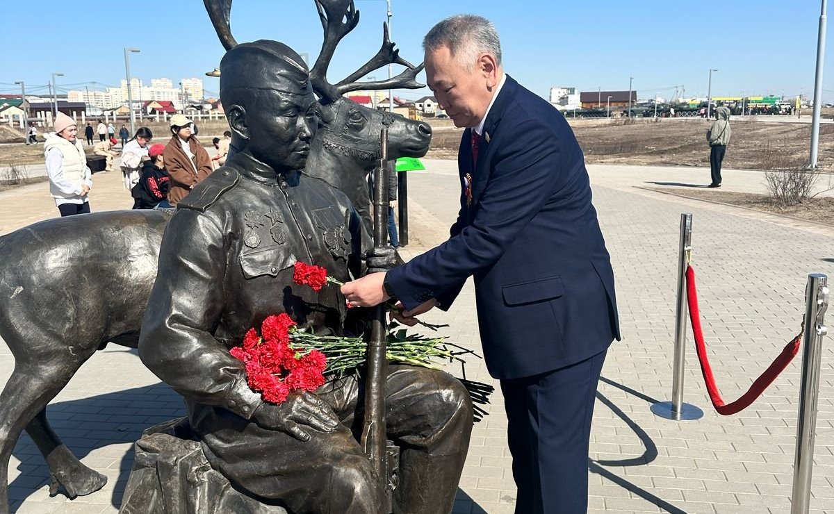 Сахамин Афанасьев принял участие в торжественных мероприятиях, приуроченных к 80-летию Победы