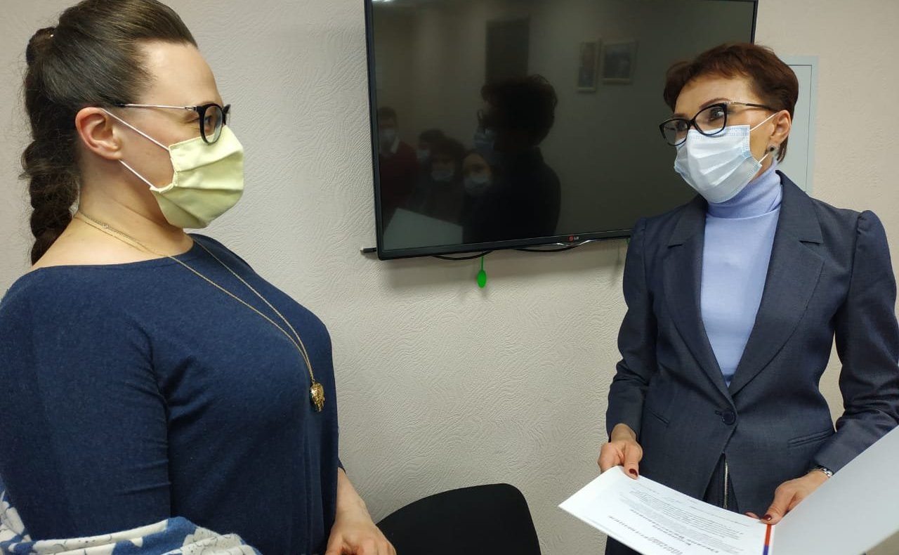 Татьяна Кусайко вручила волонтёрам Мурманской области благодарственные письма