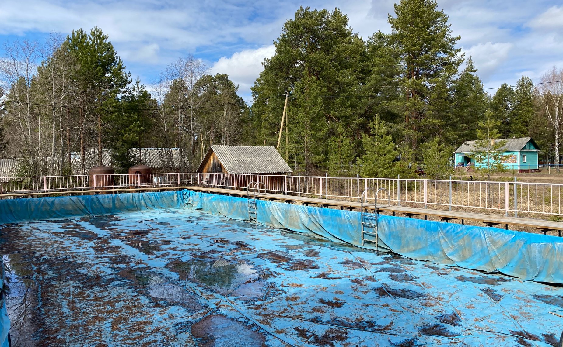Иван Новиков в рамках рабочей поездки в Плесецкий муниципальный округ посетил детский оздоровительный лагерь «Буревестник»
