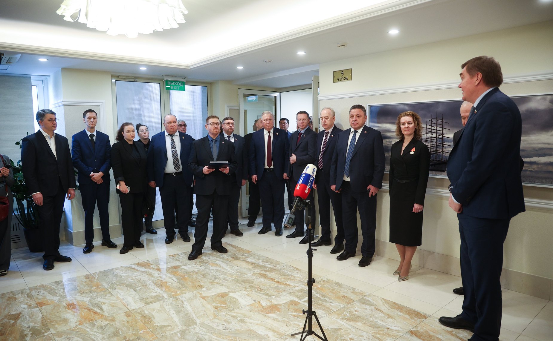 В Совете Федерации открылась выставка «Мой Герой», посвященная российским воинам — участникам СВО