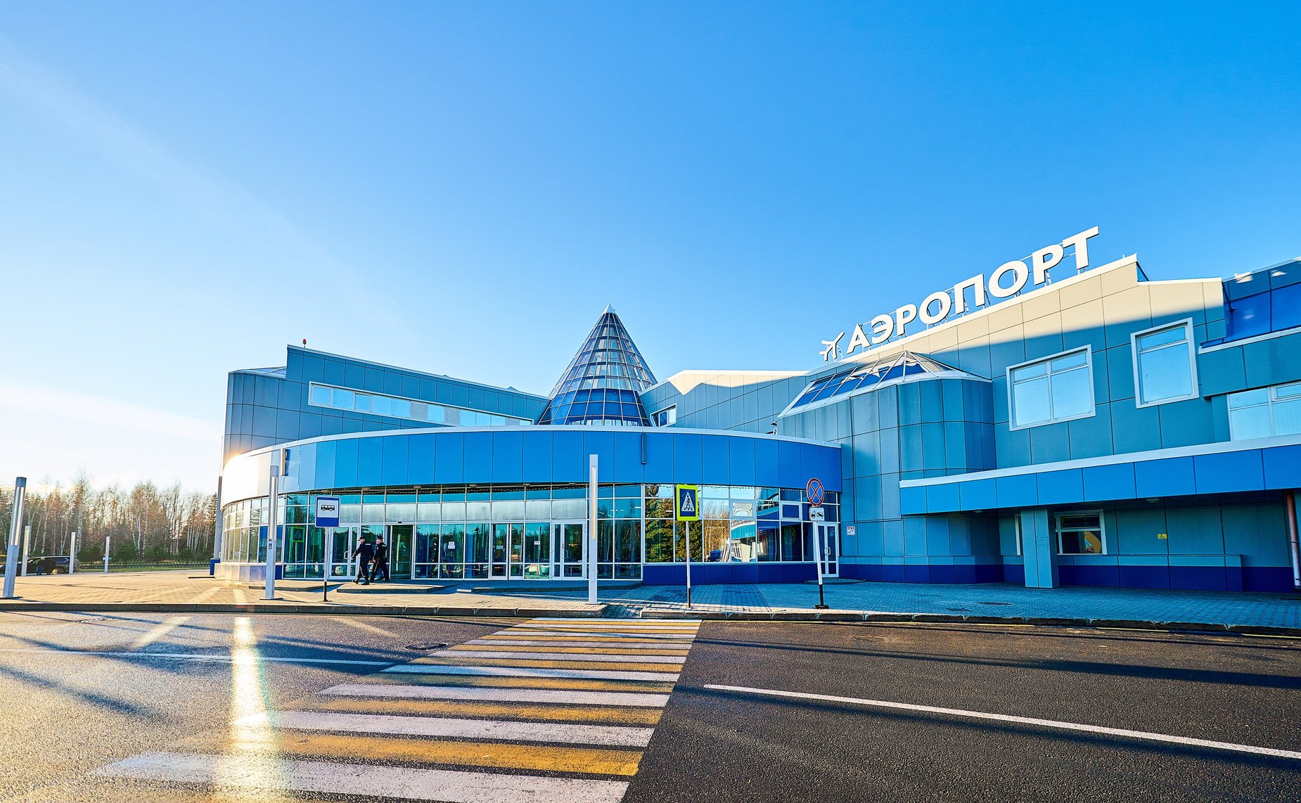 Сенаторы посетили аэропорты Нижневартовска и Ханты-Мансийска, среднюю школу № 6