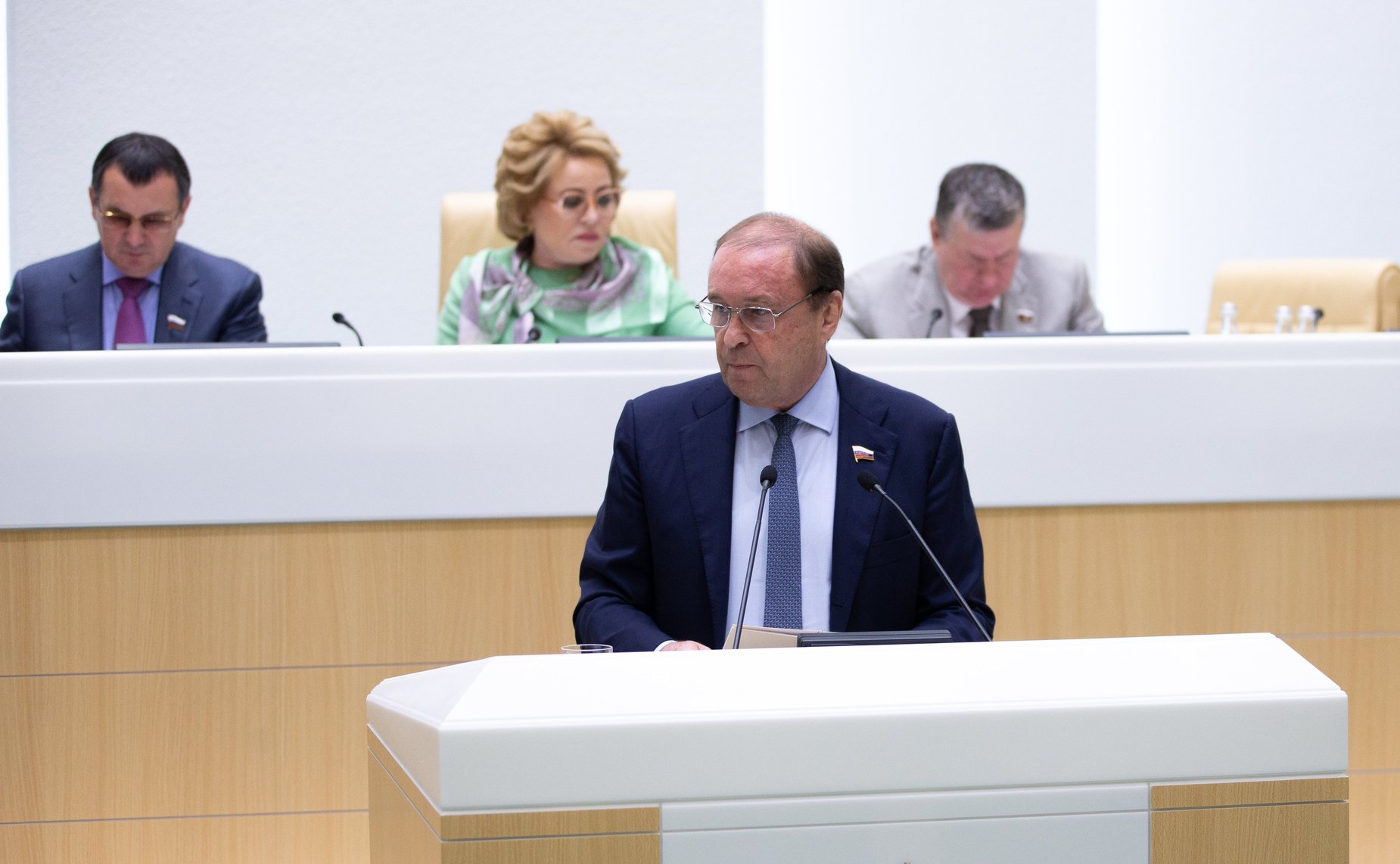 В. Богданов