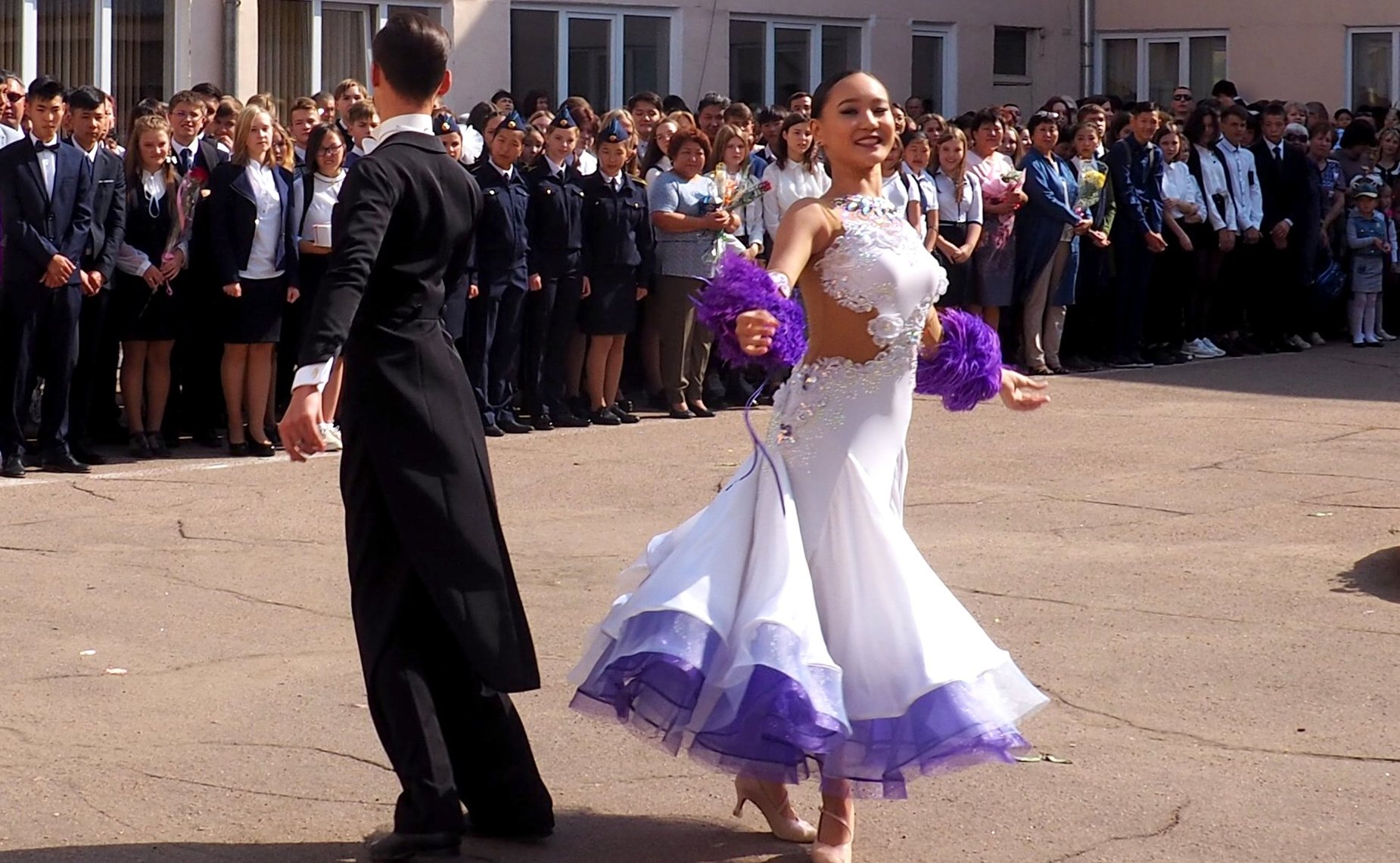 Вячеслав Наговицын в школе № 47 Улан-Удэ принял участие в торжественной линейке, посвященной Дню знаний