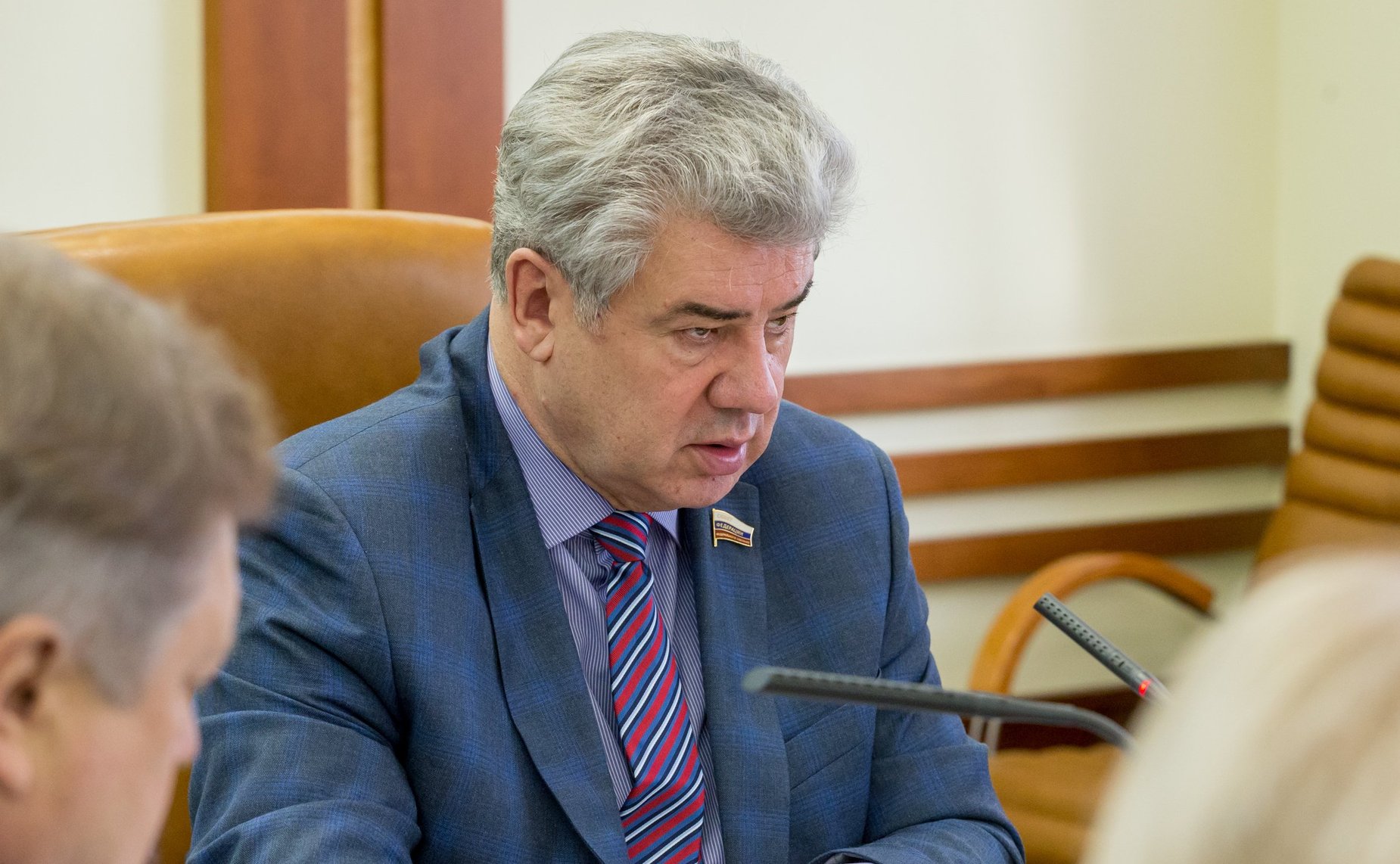 В. Бондарев