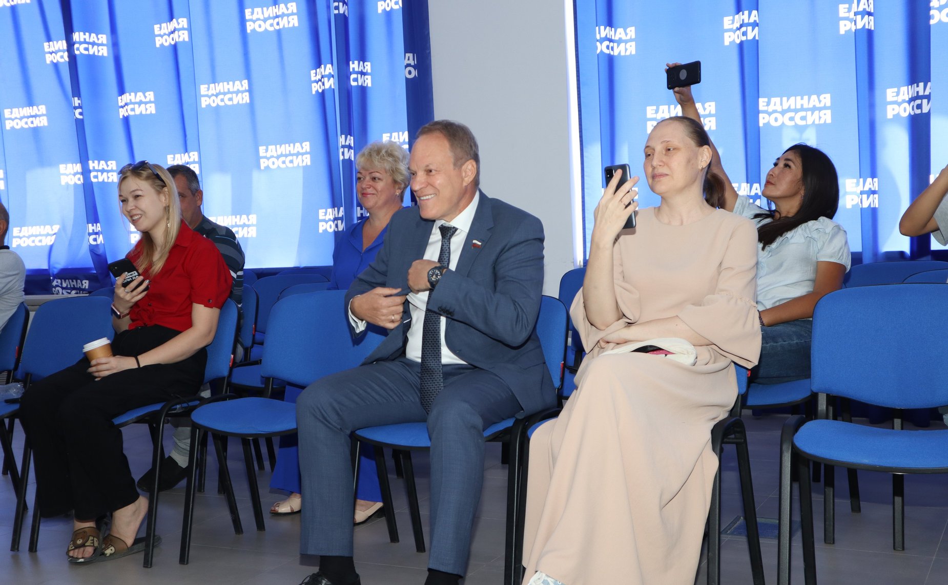 Александр Башкин в ходе поездки в регион встретился с первоклассниками – детьми участников СВО