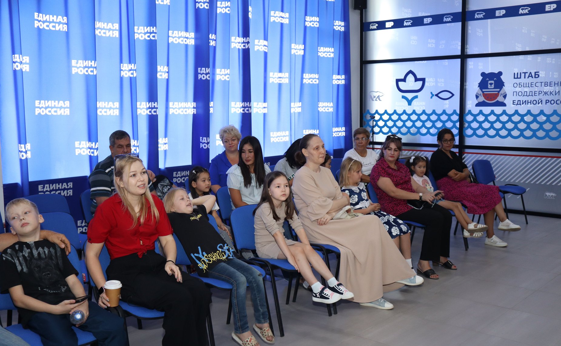 Александр Башкин в ходе поездки в регион встретился с первоклассниками – детьми участников СВО