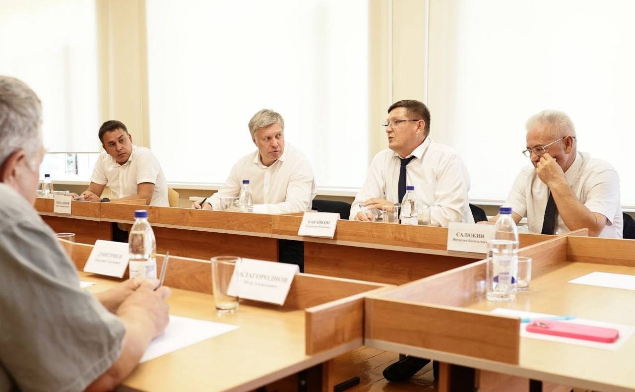 Встреча Айрата Гибатдинова и губернатора Ульяновской области Алексея Русских с семьями погибших защитников Отечества и с волонтерами