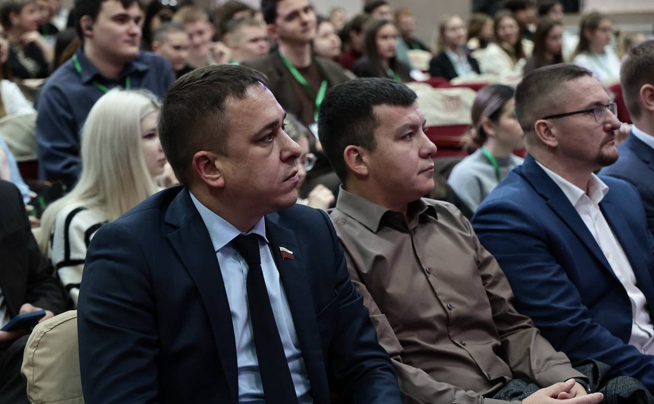 Айрат Гибатдинов вместе с губернатором региона Алексеем Русских принял участие в Молодёжном форуме «Слёт сельской молодёжи» в Ульяновском аграрном университете