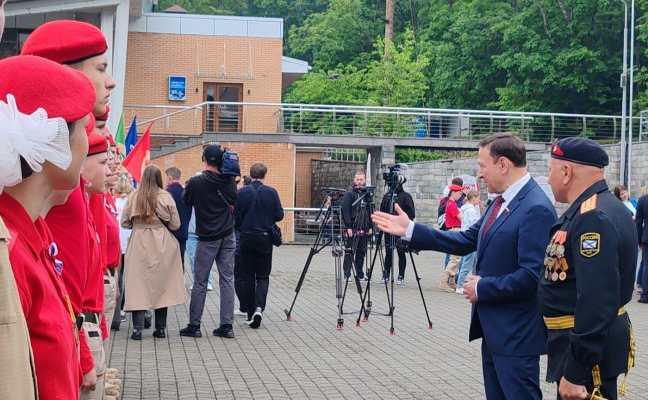 Александр Ролик совместно с Губернатором Приморья Олегом Кожемяко принял участие в торжественной церемонии открытия филиала Всероссийского детского центра «Океан» — Центра воспитательных технологий «Маяк»