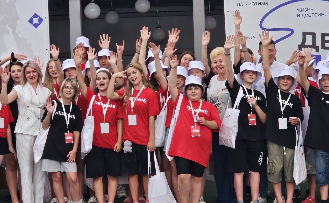 Ольга Бас приняла участие в торжественном открытии первой тематической смены детского лагеря «Труженик» ЛНР