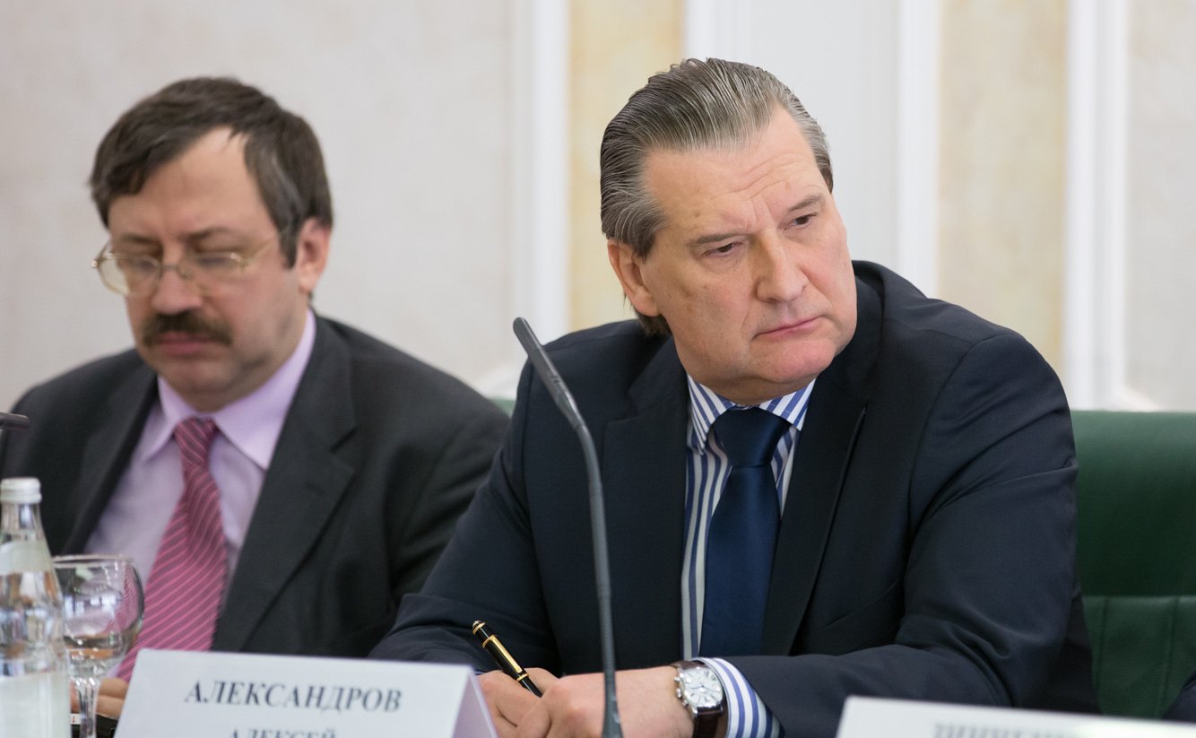 18_04 Александров Добрынин Кругый стол 8