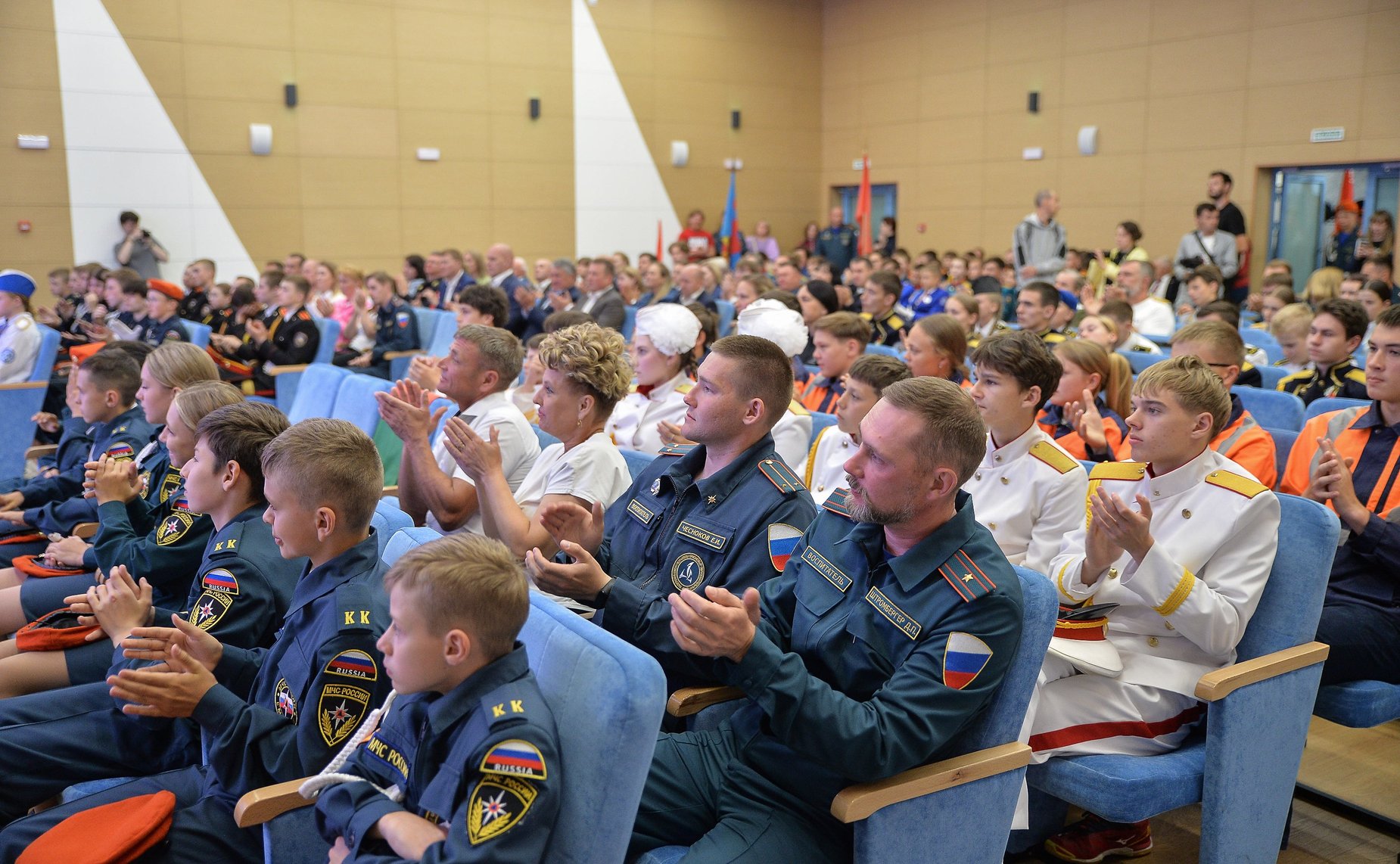 Юрий Воробьев принял участие в мероприятиях каникулярной профориентационной школы «За безопасность!», прошедших в рамках XI Форума регионов Беларуси и России на базе арктического спасательного учебно-научного центра «Вытегра»