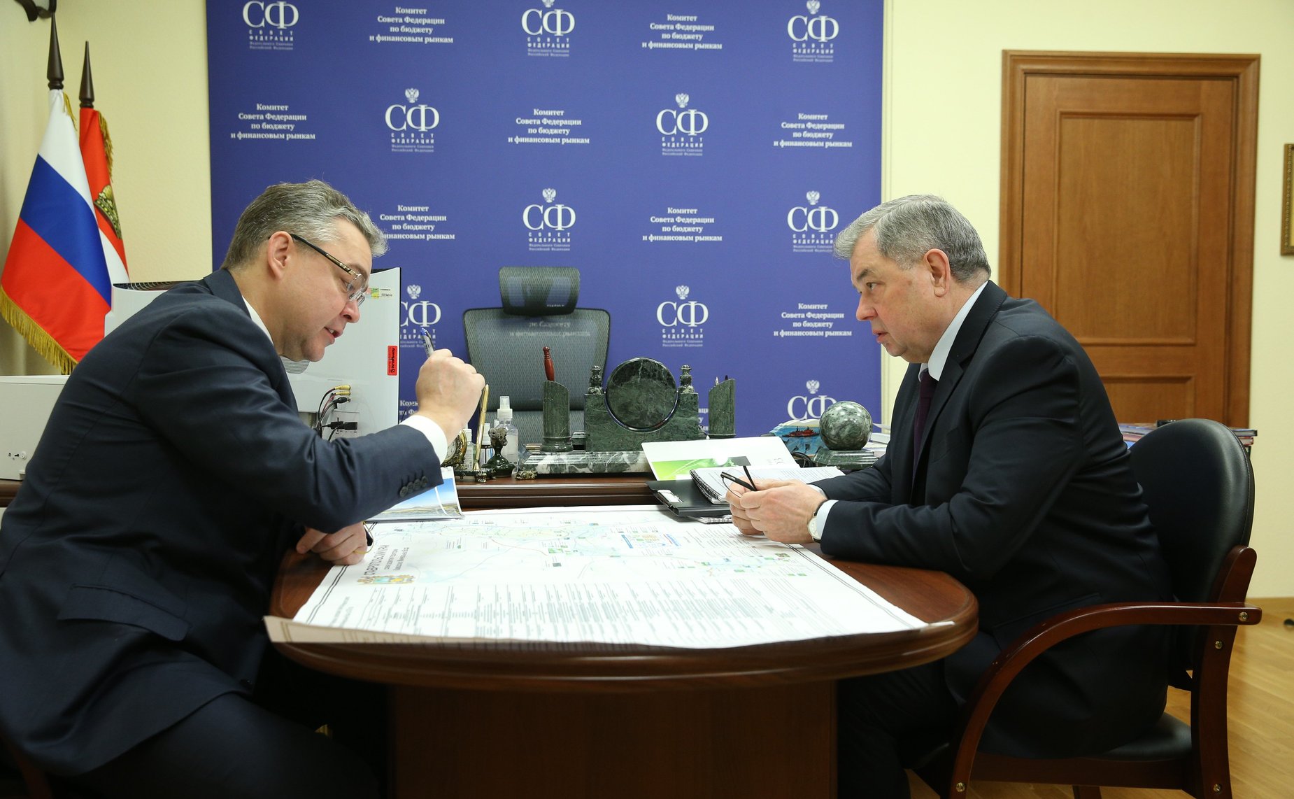 Рабочая встреча председателя Комитета СФ по бюджету и финансовым рынкам Анатолия Артамонова с губернатором Ставропольского края Владимиром Владимировым