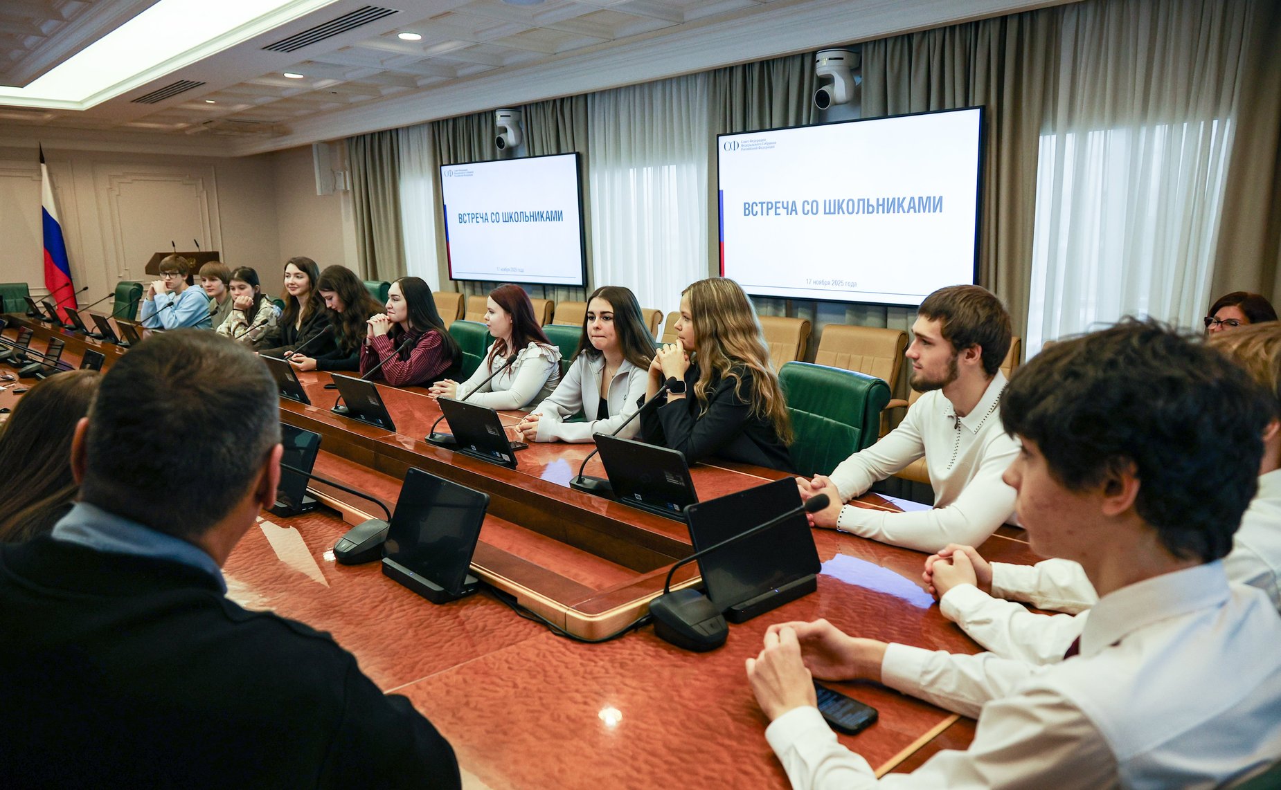 Наталья Комарова провела встречу с учащимися 10–11 класса