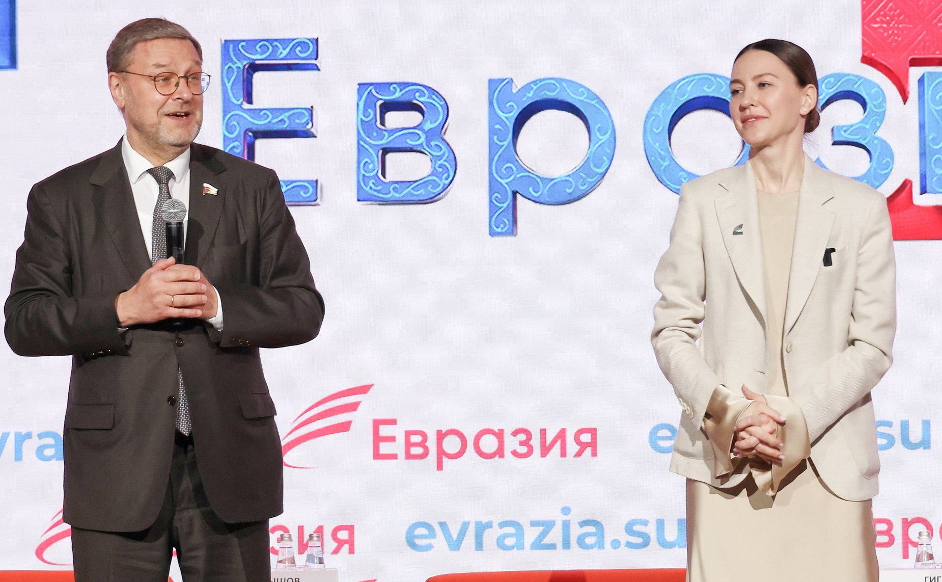 Константин Косачев обратился с приветственным словом к участникам Общественно-деловоого форума «Евразия – территория традиционных ценностей» (фото — Пресс-служба АНО «Евразия»)