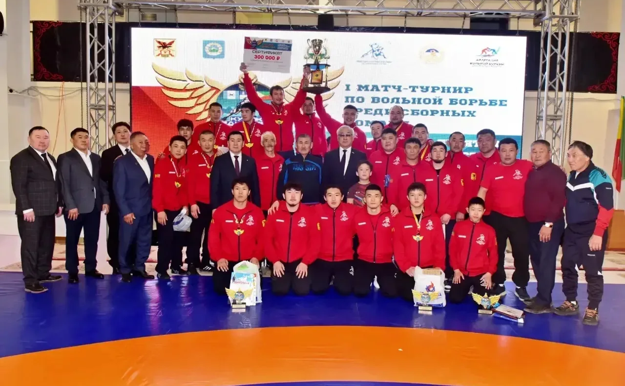 Баир Жамсуев в рамках региональной недели принял участие в историческом событии – первой матчевой встрече по вольной борьбе «Кубок Единства»