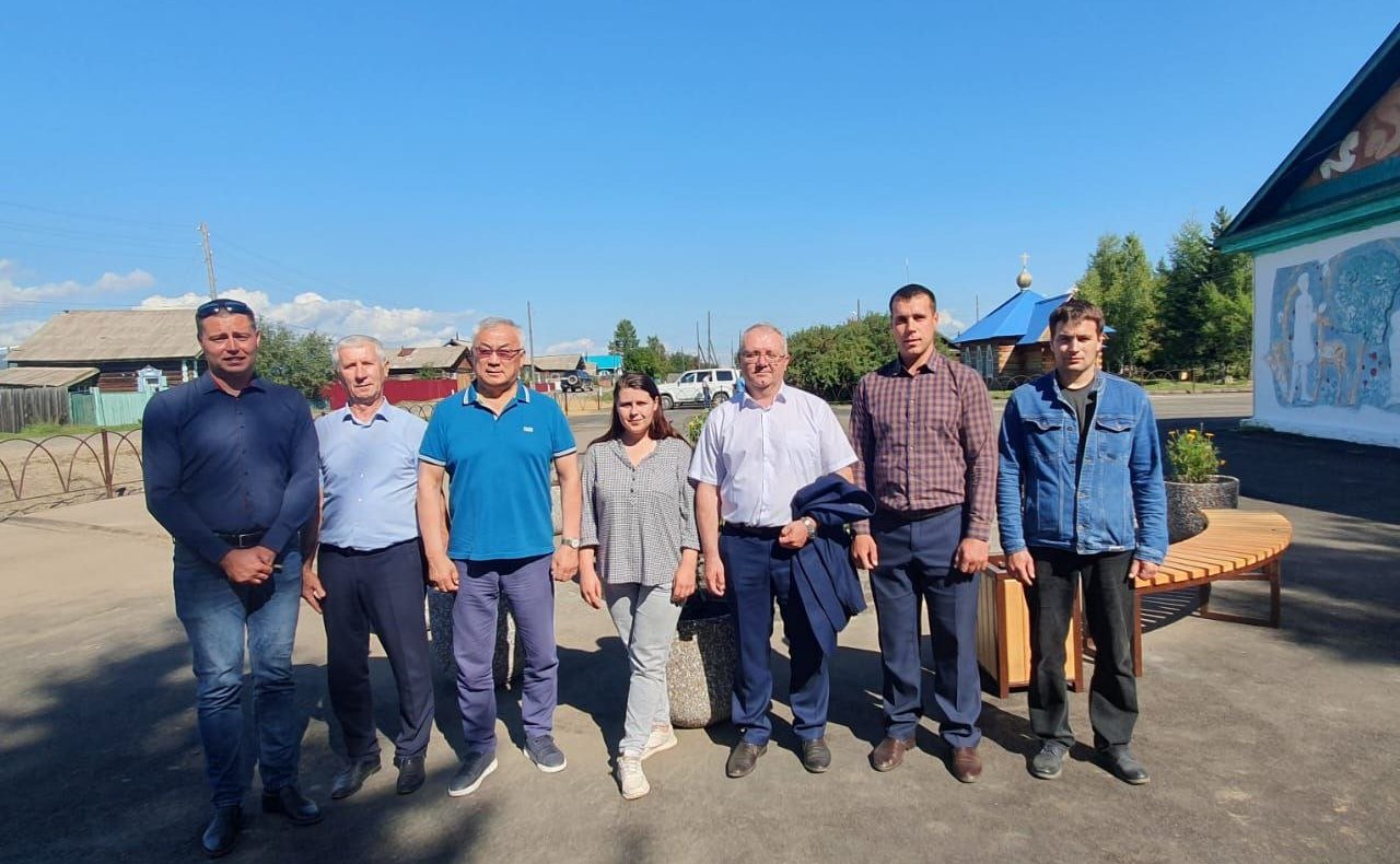 Баир Жамсуев побывал в селах Малоархангельск и Красный Чикой Красночикойского района, осмотрел социально значимые объекты и встретился с жителями