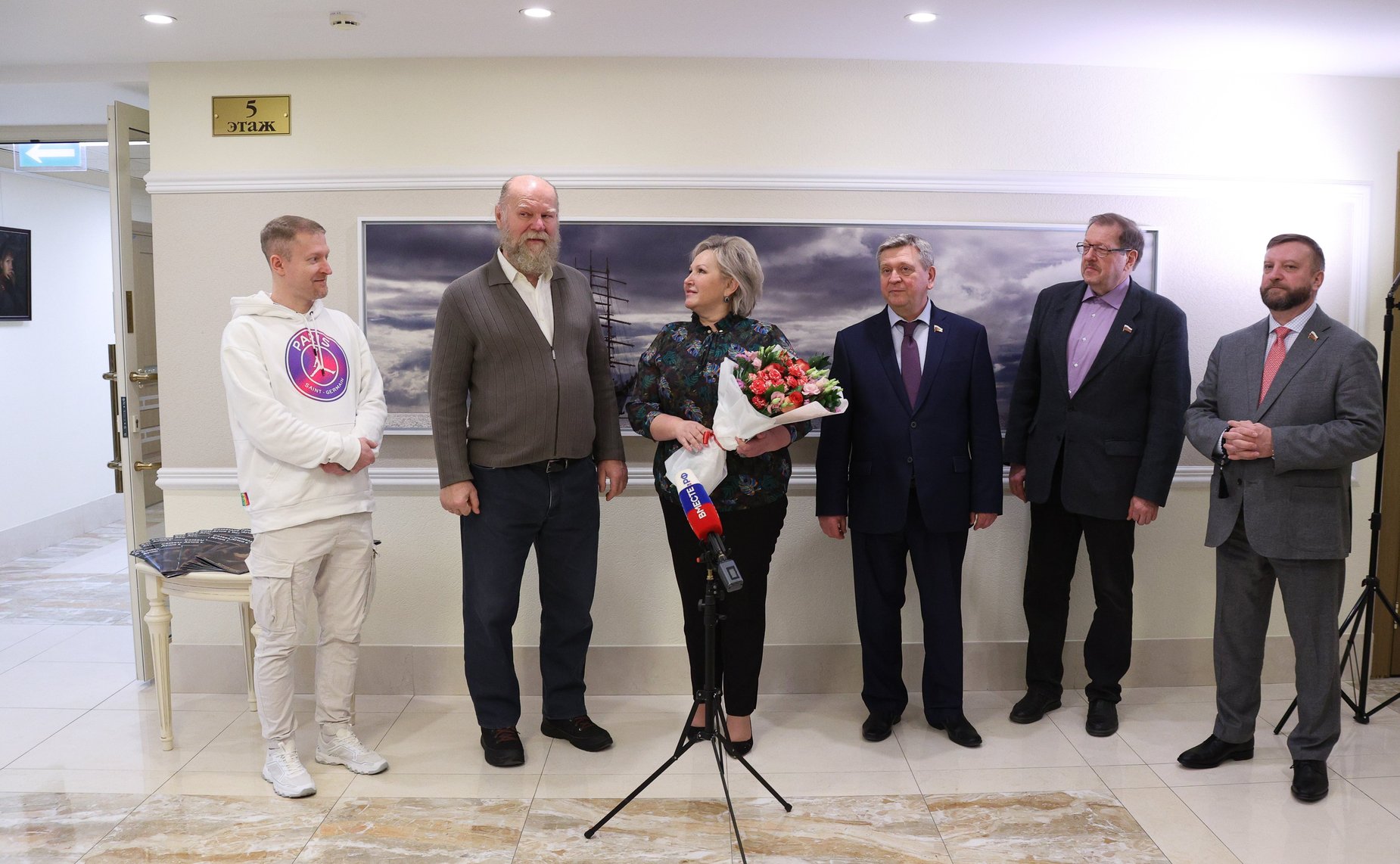 В Совете Федерации открылась выставка «Созвездие Творцов: Душа в Искусстве»