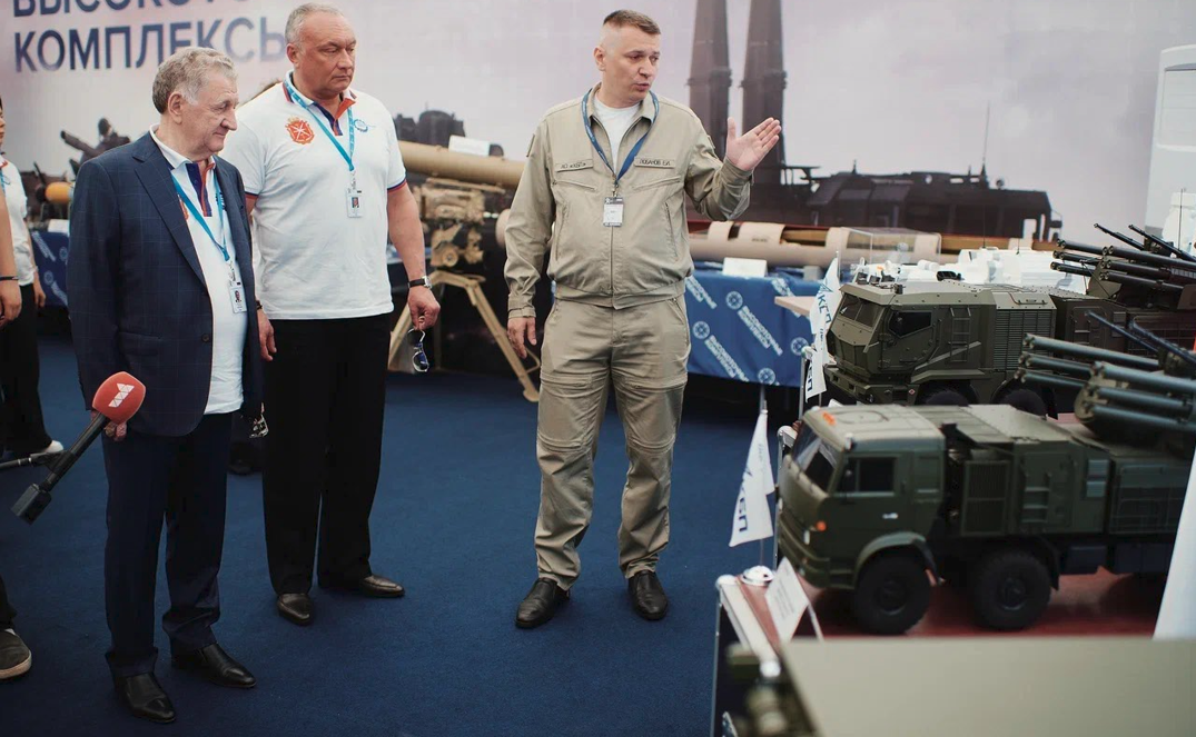 Дмитрий Савельев принял участие в открытии в регионе XII Международного молодежного промышленного форума «Инженеры будущего — 2024»