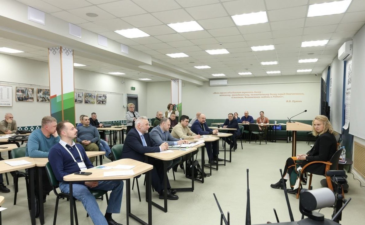 Екатерина Грибкова в ходе поездки в регион провела встречу с участниками кадровой программы «Пера. Путь героя»