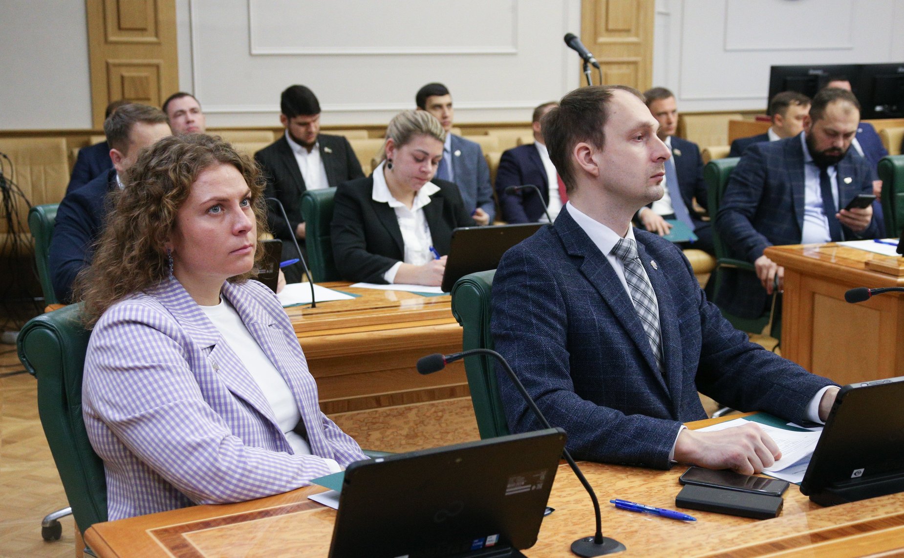 Первый заместитель председателя Комитета СФ по социальной политике Александр Варфоломеев провел встречу молодых парламентариев на тему «Время созидать. Молодежь как основа нового мира»