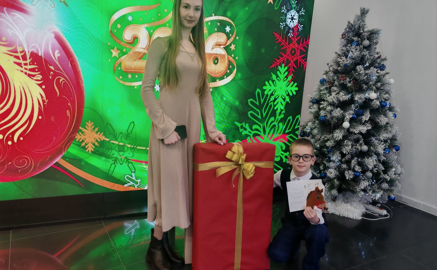 Виталий Назаренко в рамках ежегодной благотворительной акции «Елка желаний» исполнил мечту 9-летнего Шамата Газимагомедова из Владикавказа