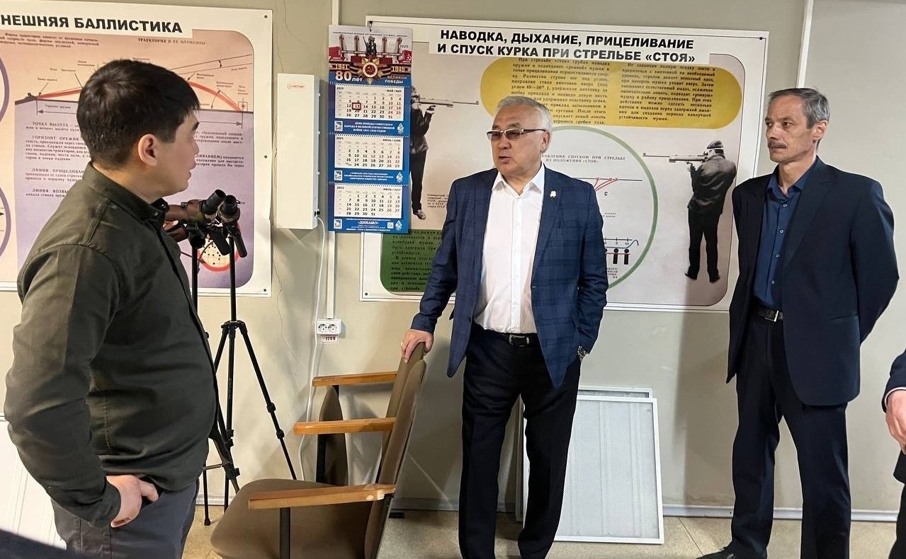 Баир Жамсуев осмотрел материальную базу кафедры стрельбы из лука в городе Чита