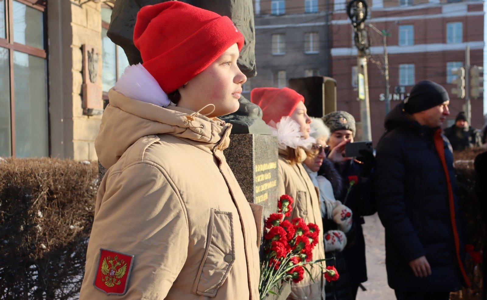 Дмитрий Перминов принял участие в митинге в честь 80-летия со дня снятия блокады, который прошел на Ленинградской площади