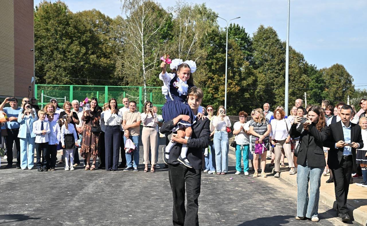 В селе Лопатино Тарусского района состоялось открытие новой средней общеобразовательной школы
