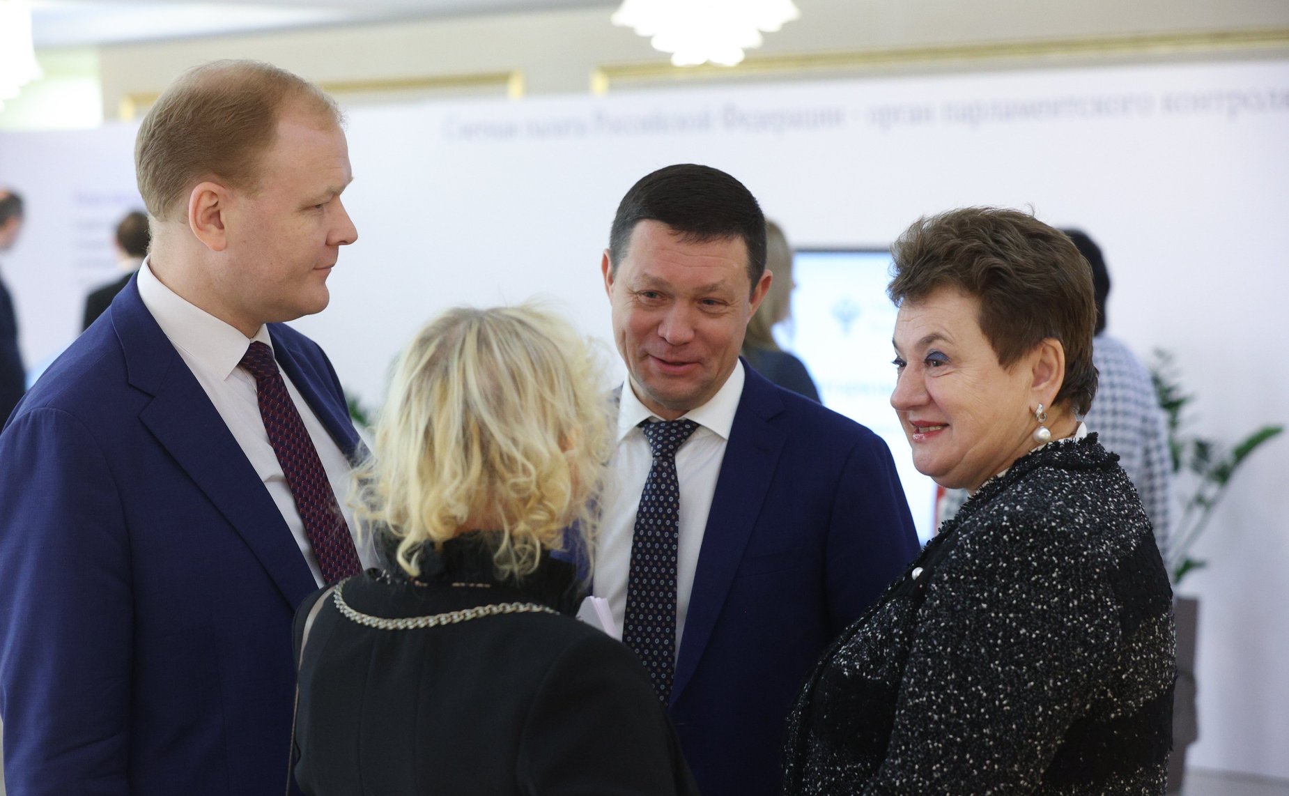 Открытие в Совете Федерации выставки, организованной Счетной палатой РФ, посвященной 30-летию российского парламентаризма и развитию парламентского контроля