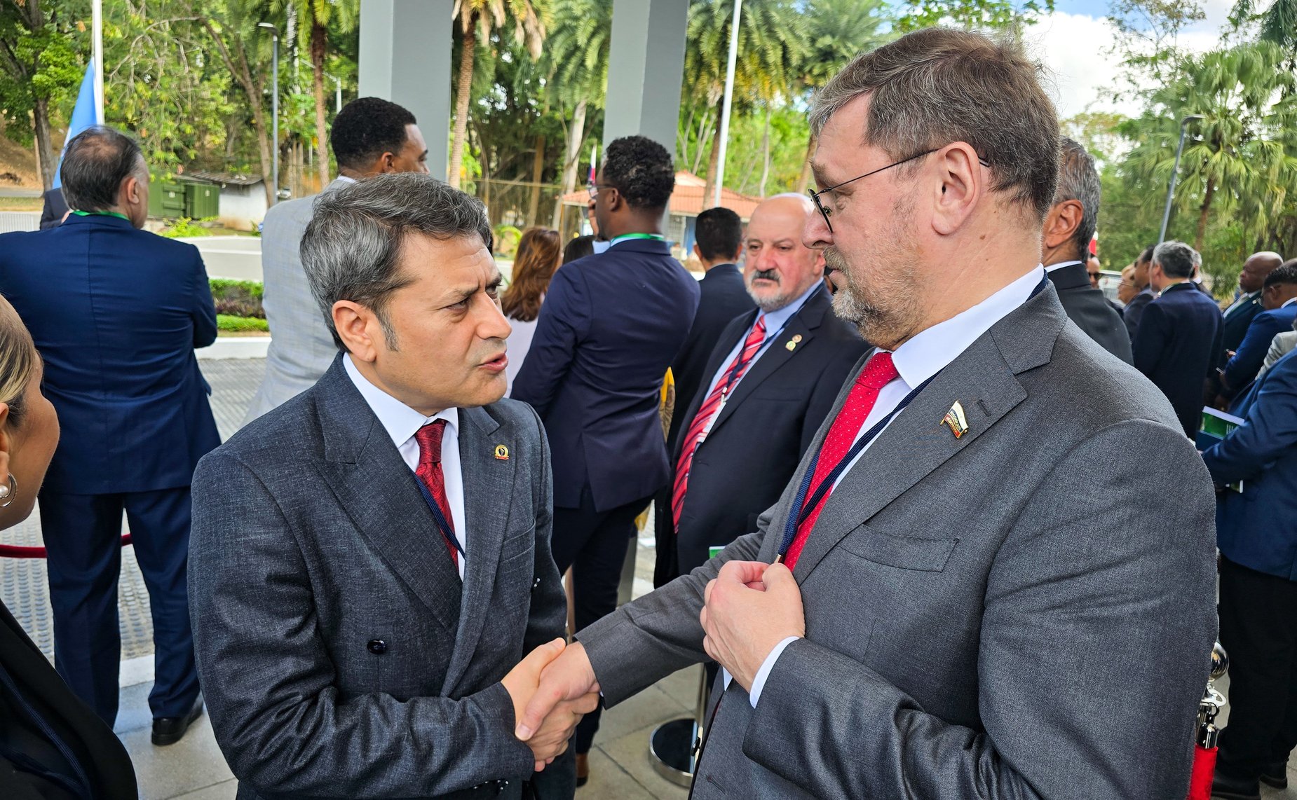 Заместитель Председателя СФ Константин Косачев провел встречу «на полях» Ассамблеи с Али Шахином, представлявшим делегацию Великого национального собрания Турции на 39-й Ассамблее ПАРЛАТИНО