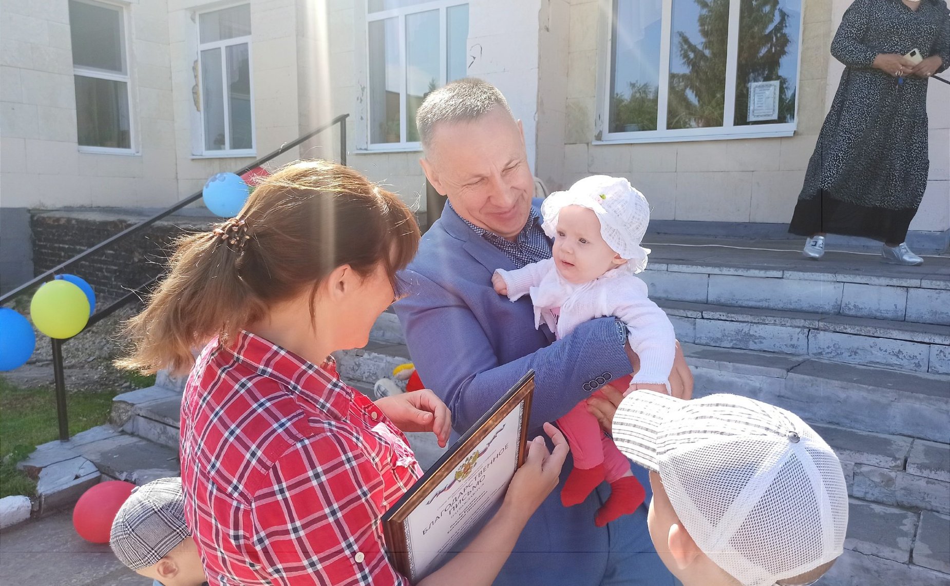 Олег Алексеев поздравил жителей с Днем защиты детей