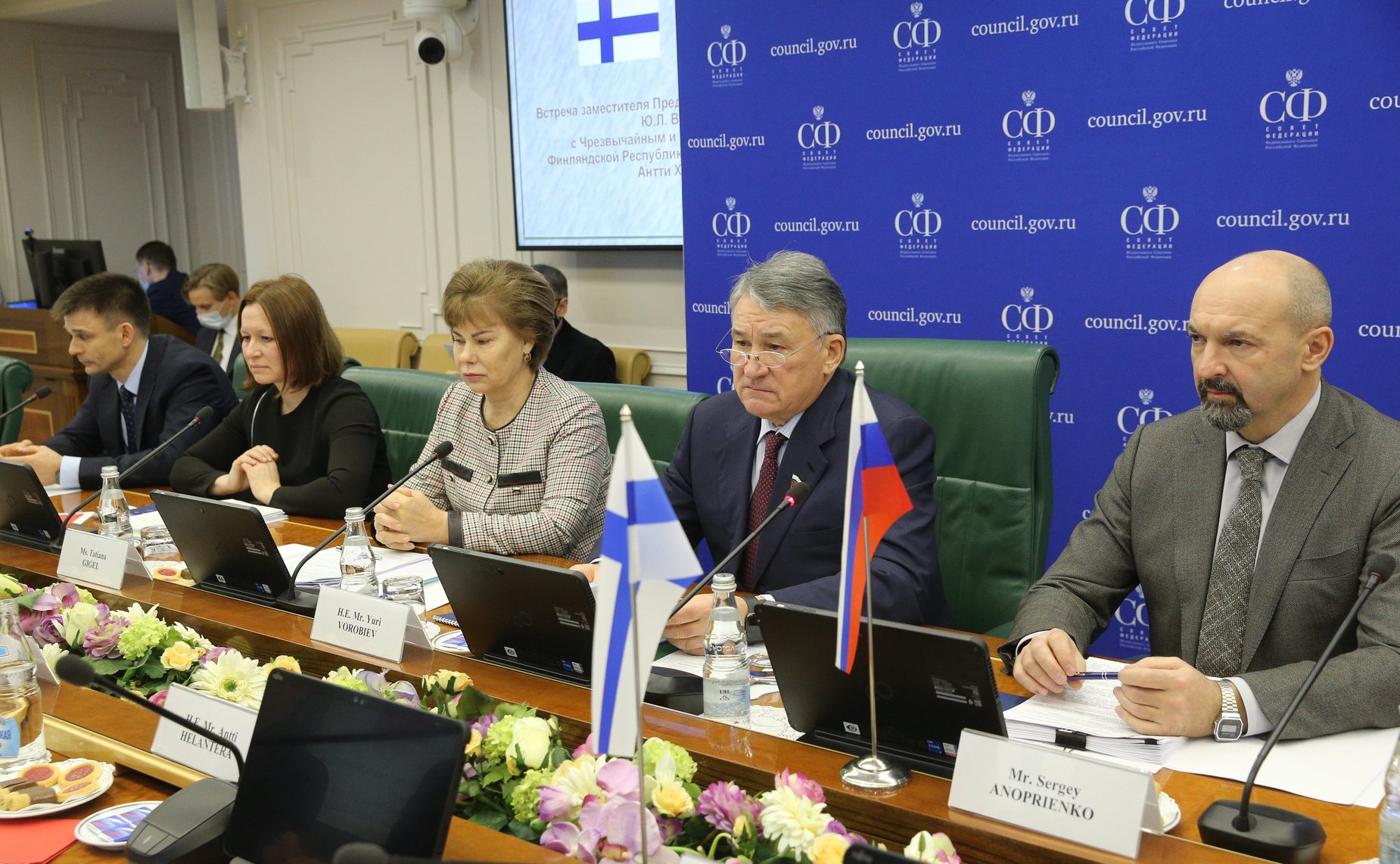 Заместитель Председателя Совета Федерации Юрий Воробьев провел встречу с Чрезвычайным и Полномочным Послом Финляндской Республики в РФ Антти Хелантерей