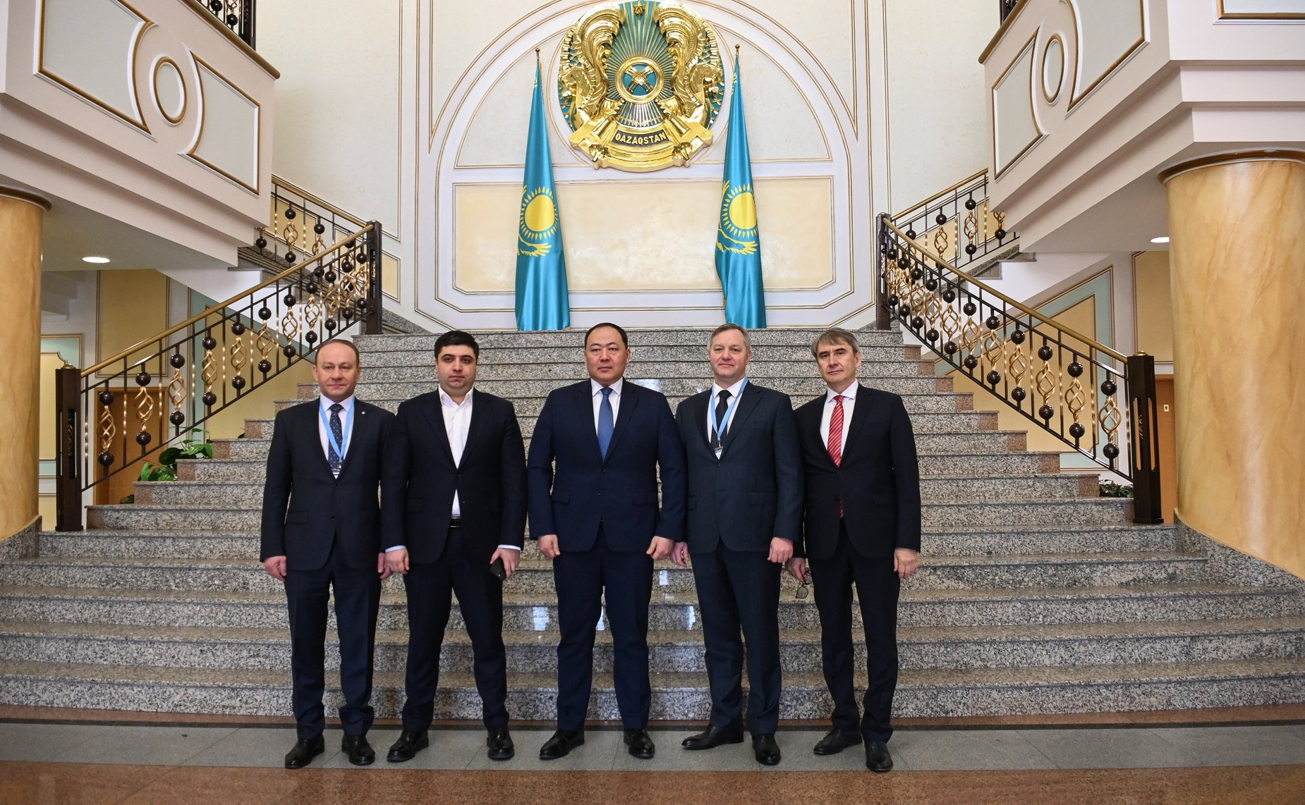 Сенаторы РФ приняли участие в наблюдении за проведением внеочередных выборов депутатов Мажилиса Парламента Республики Казахстан в составе миссий международных наблюдателей