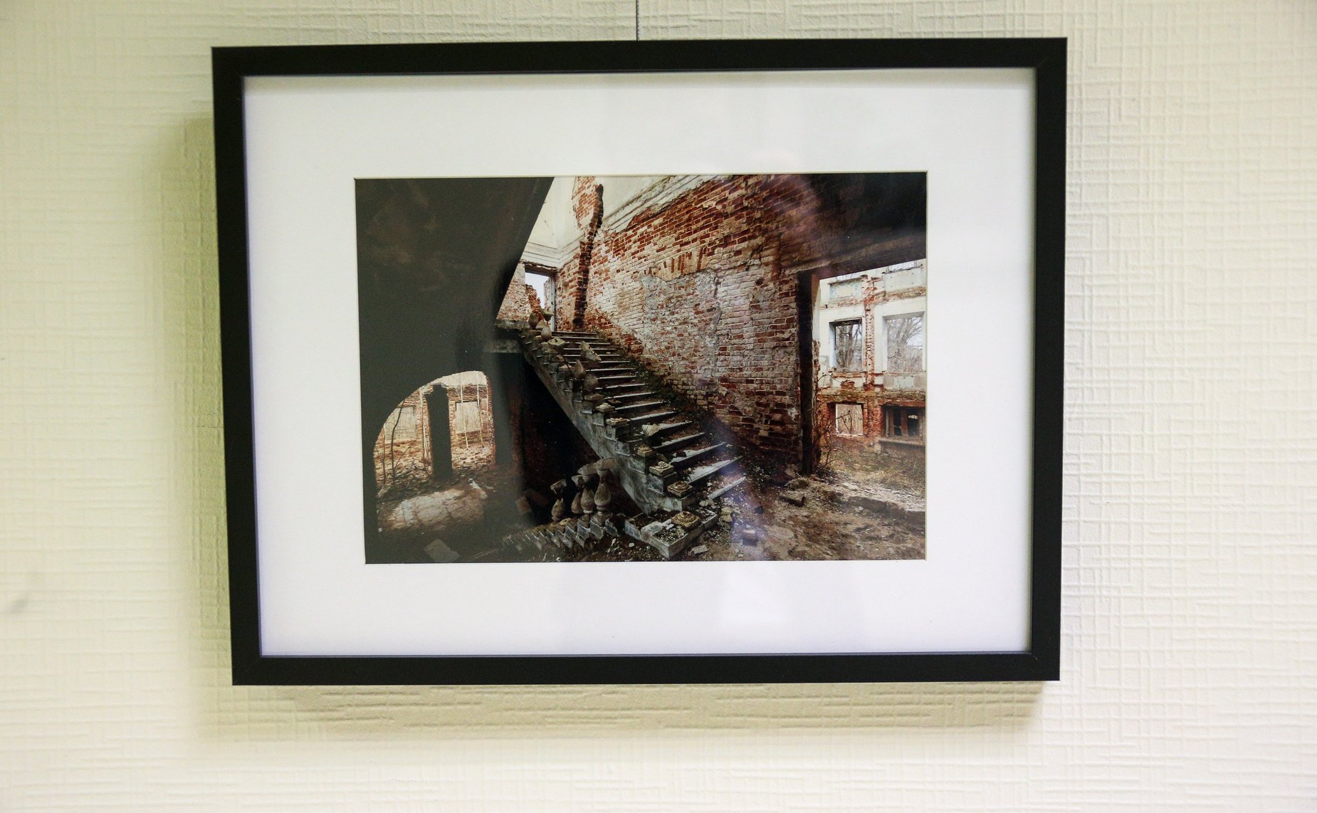 В Совете Федерации открылась фотовыставка, посвященная проекту пензенских добровольцев «По следам забытых усадеб»