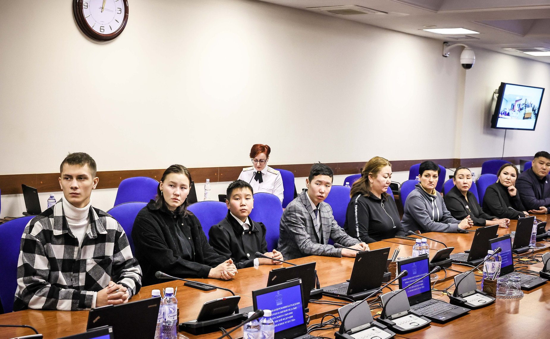 Егор Борисов и Сахамин Афанасьев провели в г. Якутске торжественную церемонию награждения детей-героев