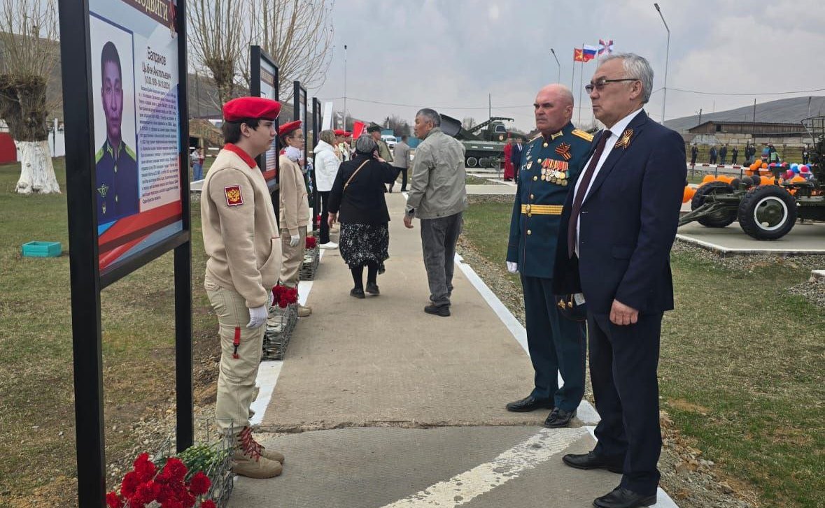 Баир Жамсуев принял участие в торжественных мероприятиях, посвященных 80-ой годовщине Великой Победы, в Могойтуйском муниципальном округе
