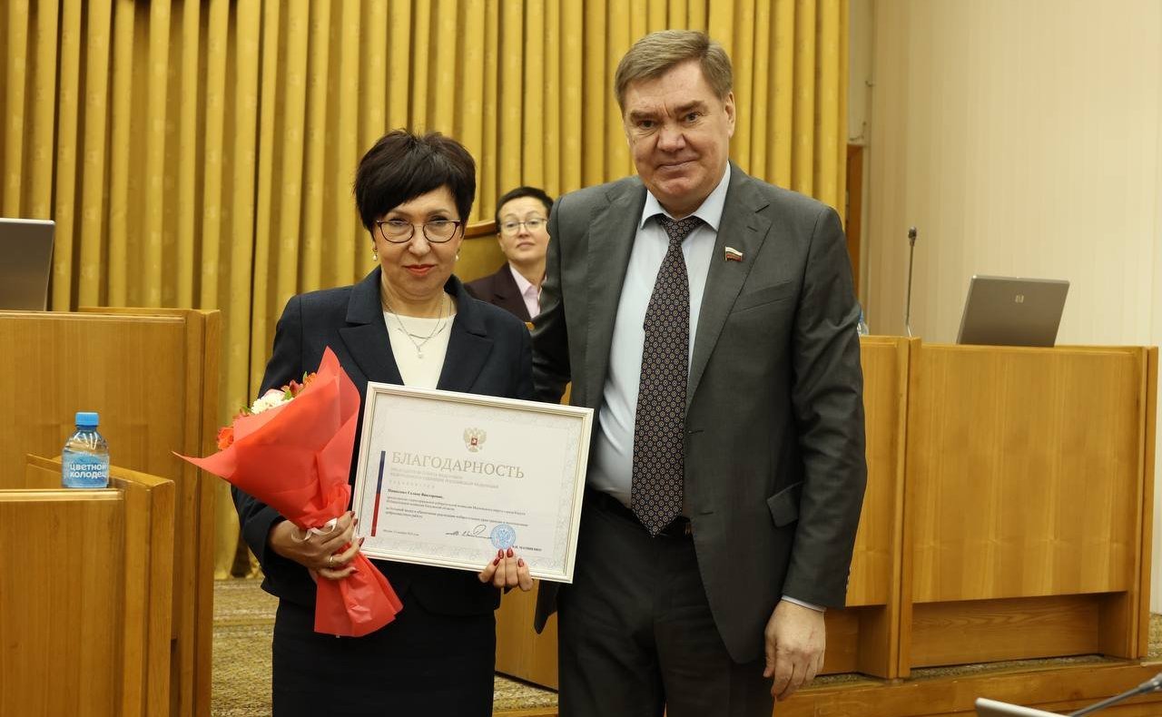 Александр Савин вручил награды Совета Федерации отличившимся землякам