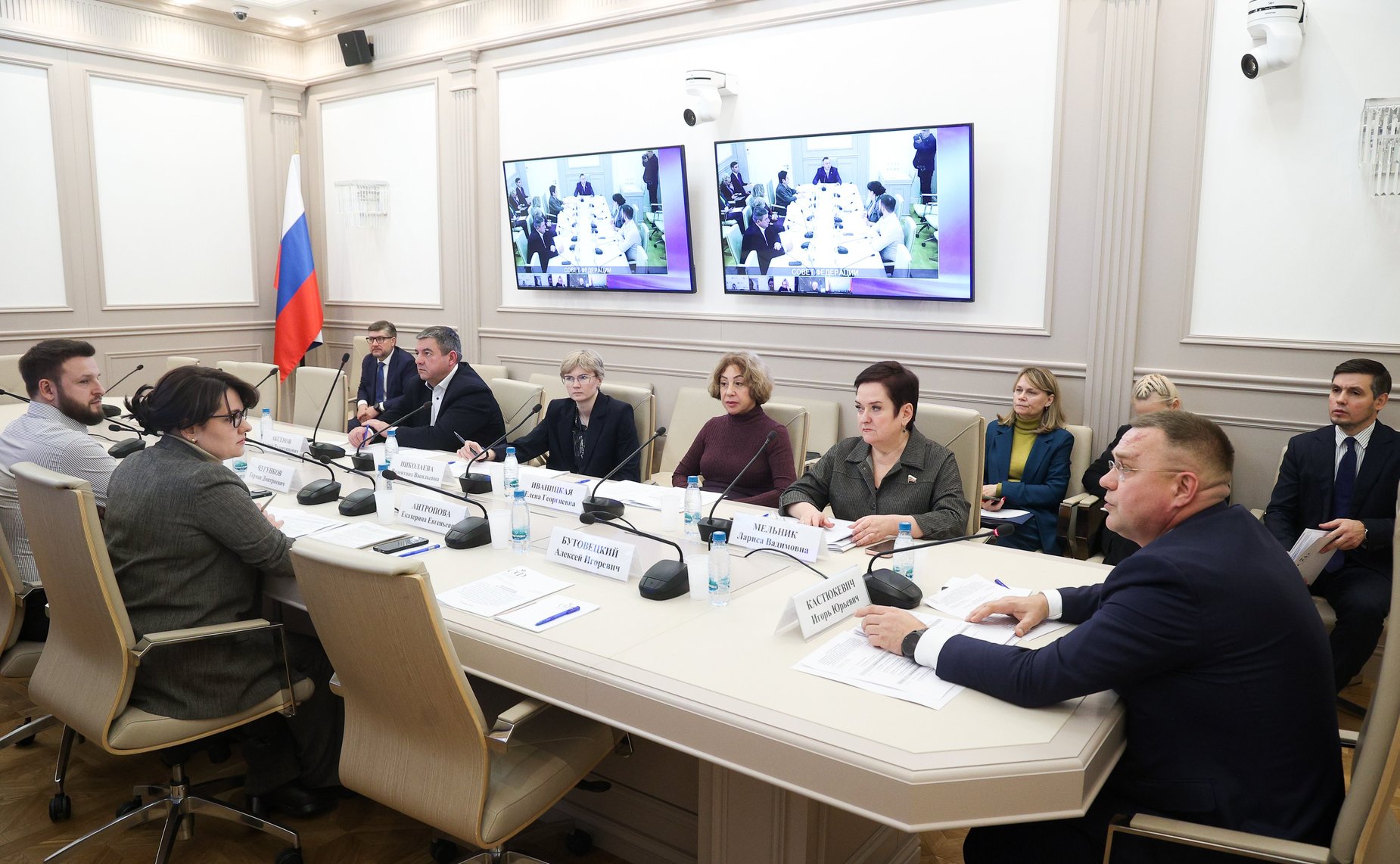 Совещание Комитета СФ по социальной политике, посвященное вопросам правового регулированию отношений в сфере социальной защиты и социального обслуживания граждан, проживающих на территориях ДНР, ЛНР, Запорожской и Херсонской областей